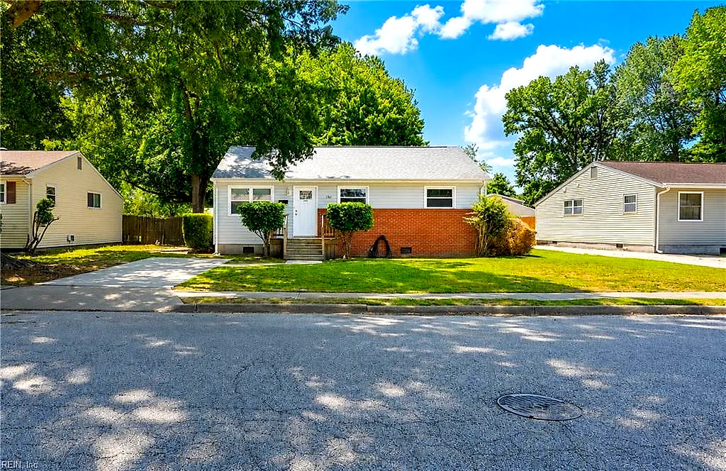 1532 Adams Cir, Hampton — photo