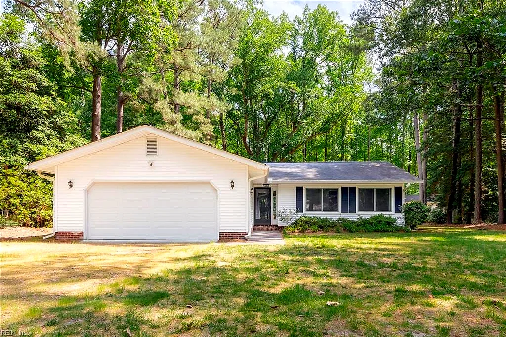4555 Mallard Dr, Gloucester — photo
