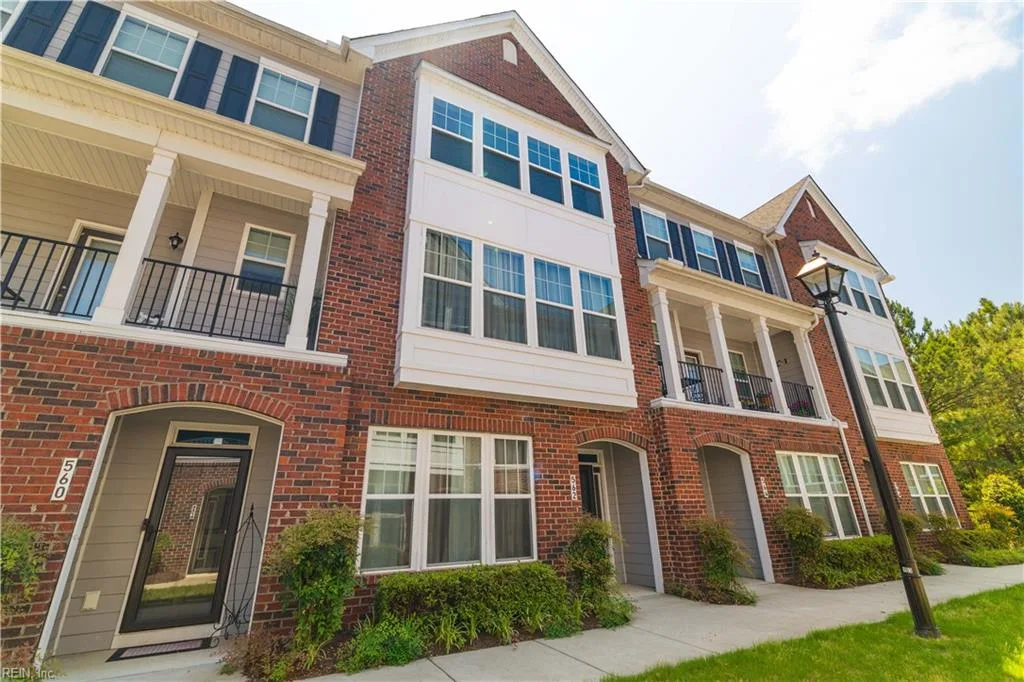 562 Red Hill RD, NEWPORTNEWS VA 23602