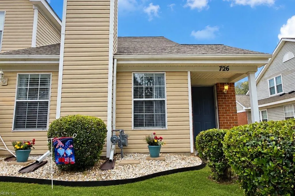 726 Oak Mill LN, NEWPORTNEWS VA 23602
