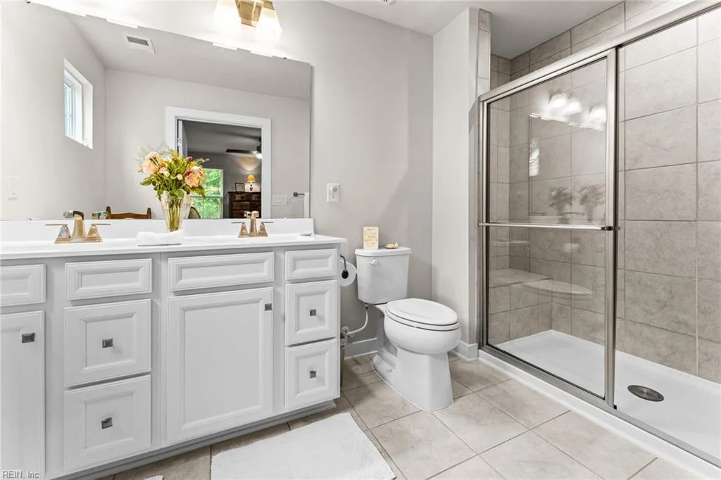 6888 Motley Landing Dr, Gloucester — photo