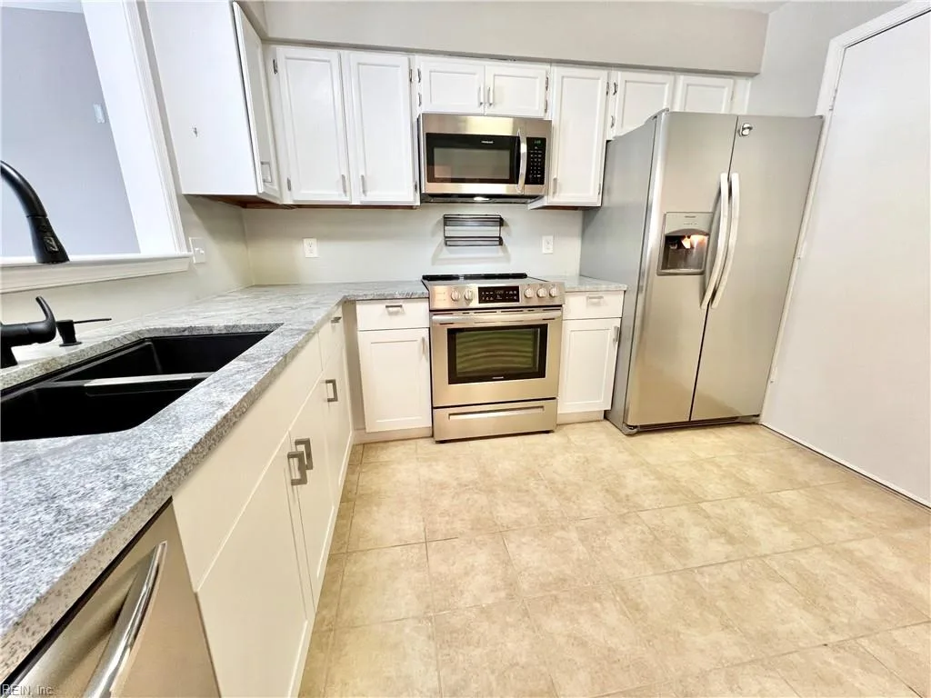 3963 Wyckoff DR, VIRGINIABEACH VA 23452
