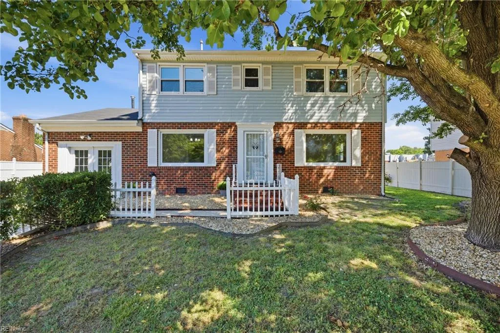 725 Arrowhead DR, NEWPORTNEWS VA 23601