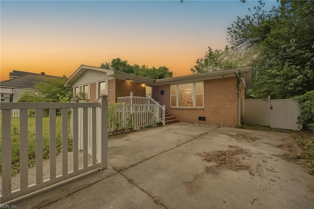 616 Powhatan PW, HAMPTON VA 23661