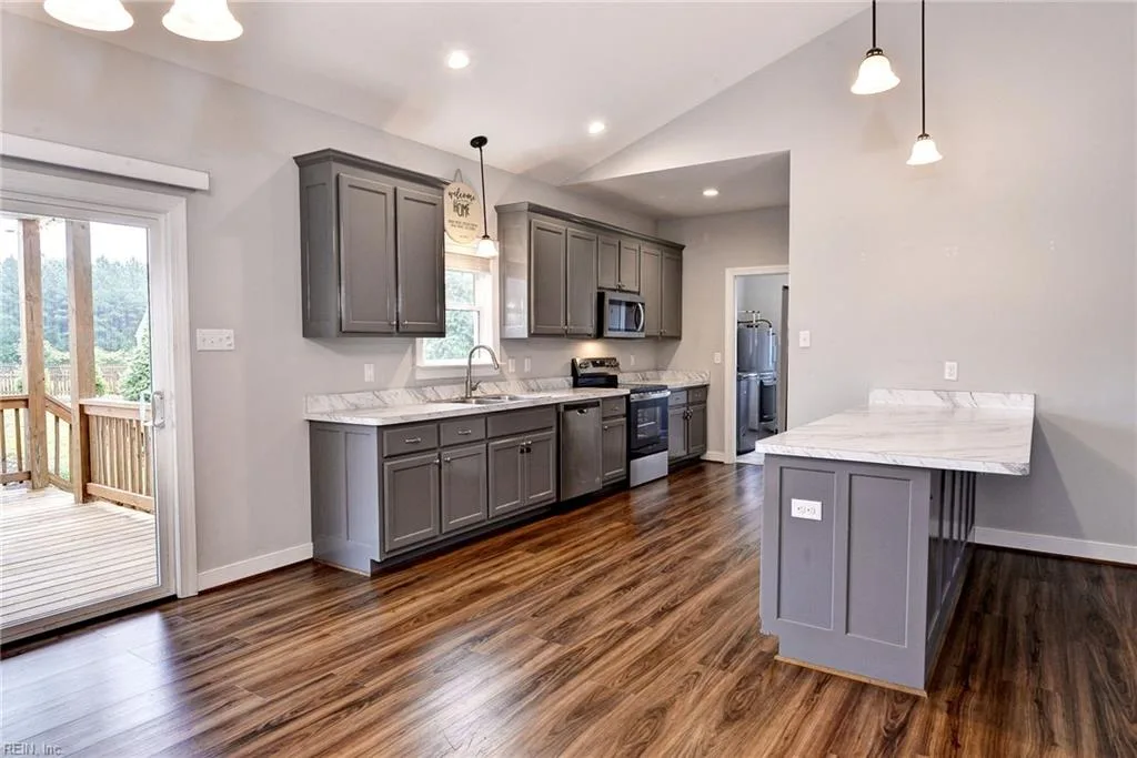 8904 Rock Cedar Rd, New Kent — photo