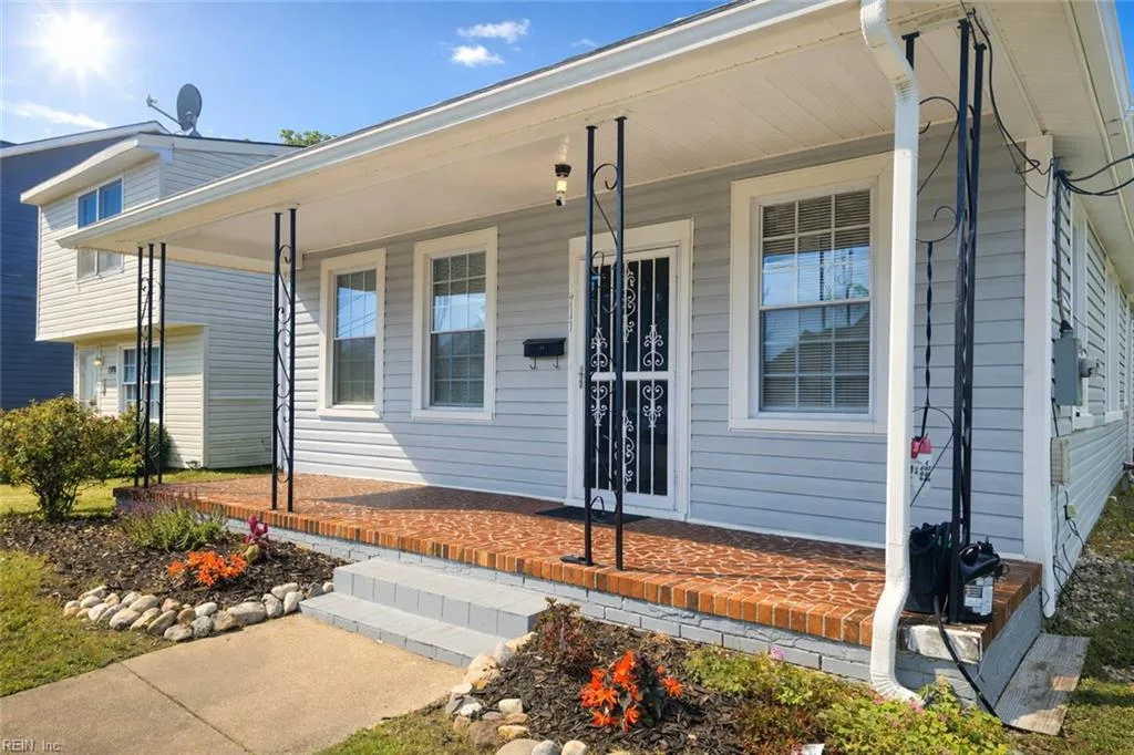 1711 Bay AVE, HAMPTON VA 23661