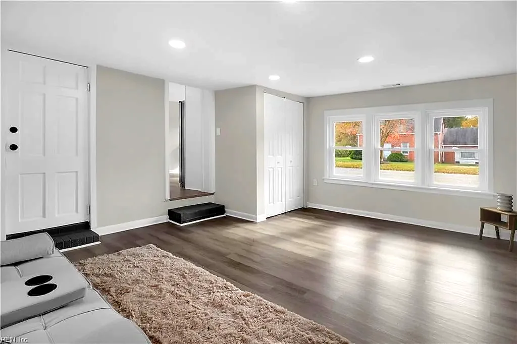 7 E Lewis Rd, Hampton — photo