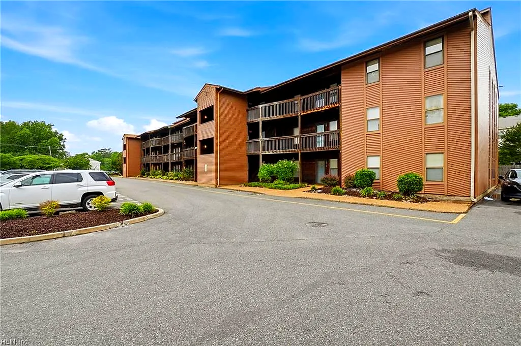 8530 Tidewater Dr #202, Norfolk — photo