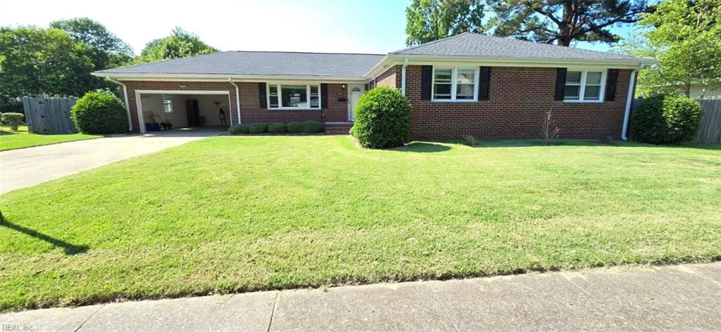 2444 Everglades RD, NORFOLK VA 23518
