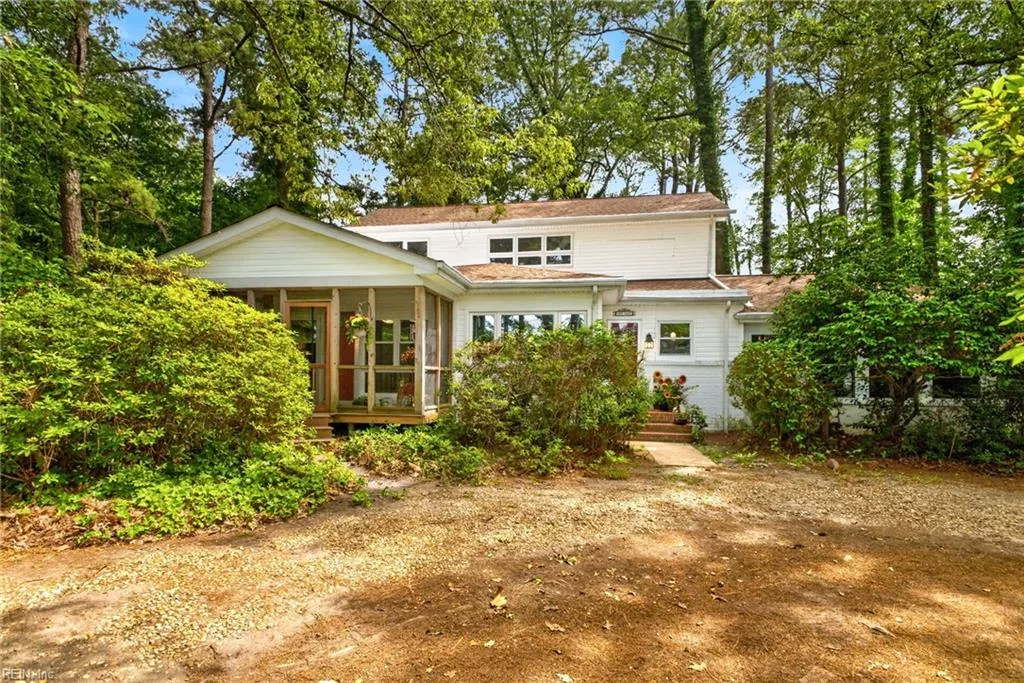 1137 Inland RD, CHESAPEAKE VA 23322