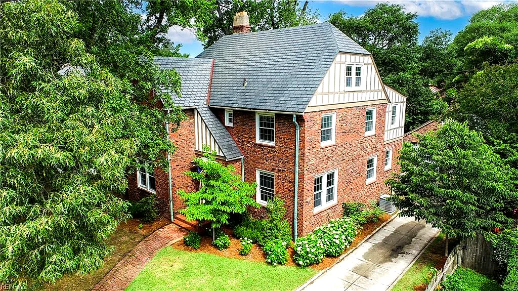 7420 N Shore Rd, Norfolk — photo