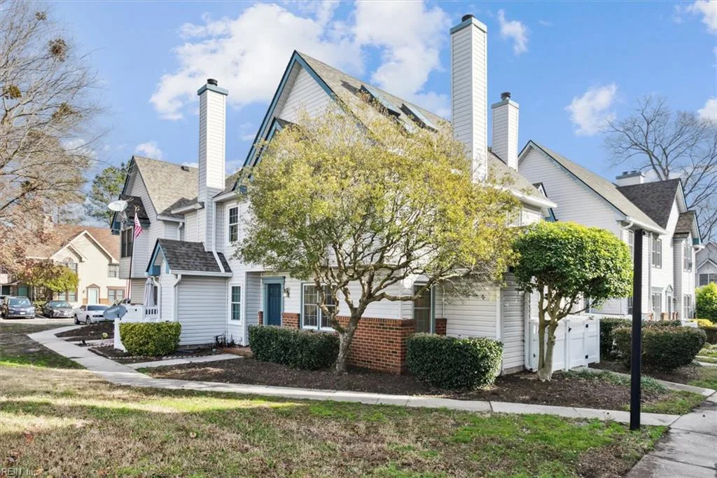 27 Tamarisk QUAY #F, HAMPTON VA 23666