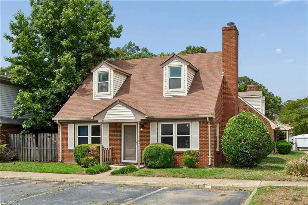74 Westview DR, HAMPTON VA 23666