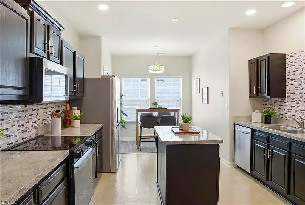 4025 Palmer Ct, Suffolk — photo