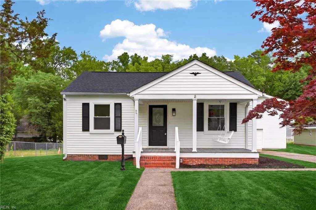 8 E Commodore DR, NEWPORTNEWS VA 23608