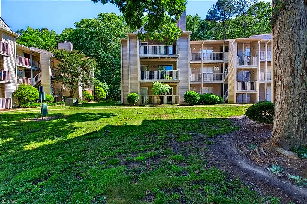 560 CANDLE LN #104, NEWPORT NEWS VA 23608