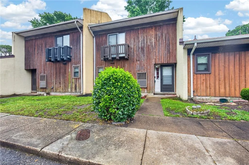 1435 Longdale DR, NORFOLK VA 23513