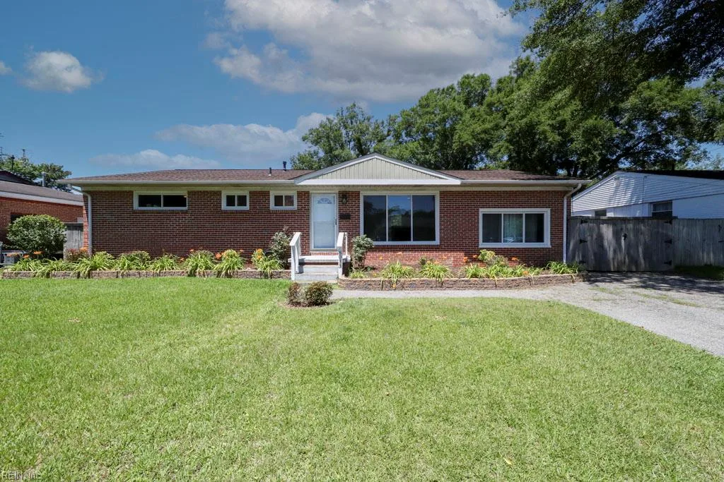 8033 Tarpon PL, NORFOLK VA 23518