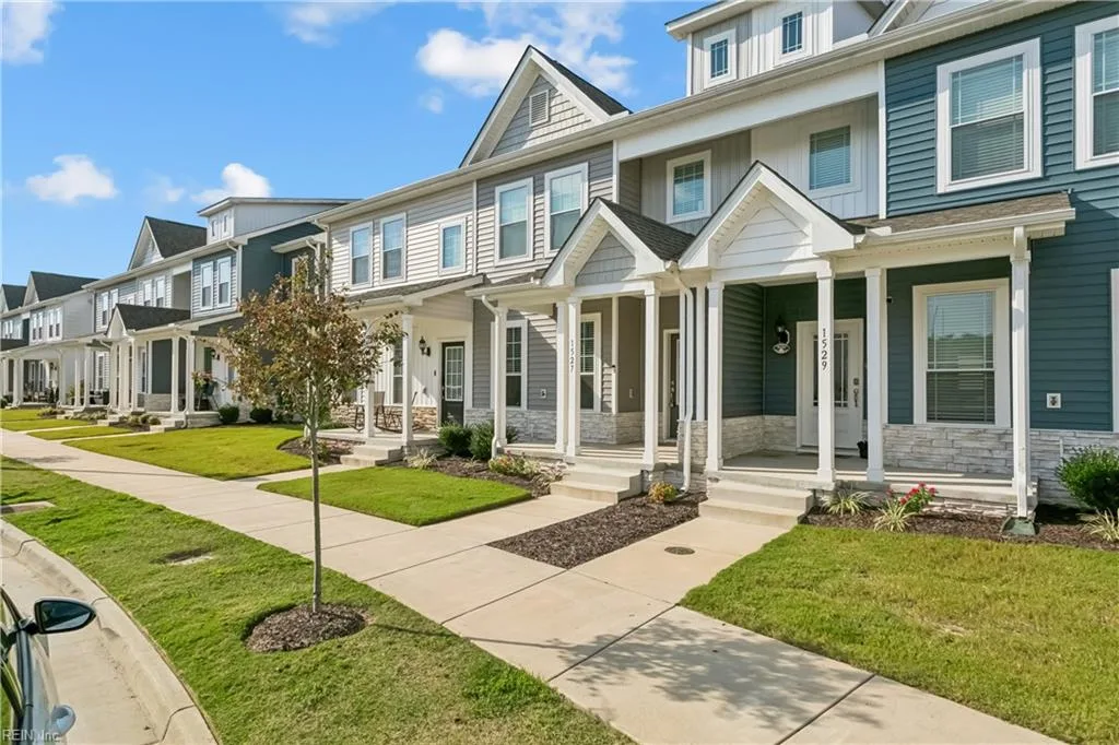 1527 Auckland CT, NEWPORTNEWS VA 23608
