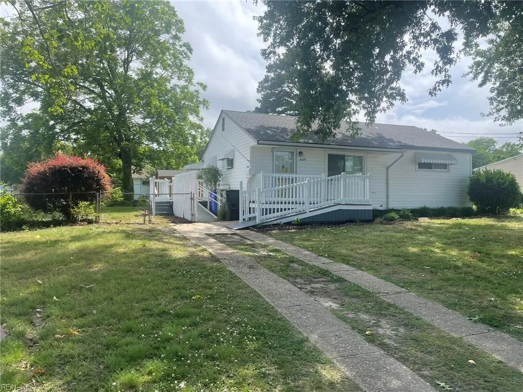 2129 Dean DR, NORFOLK VA 23518