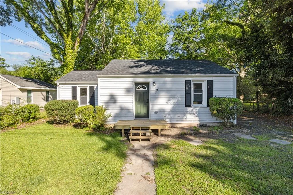 9 Pollux CIR, PORTSMOUTH VA 23701