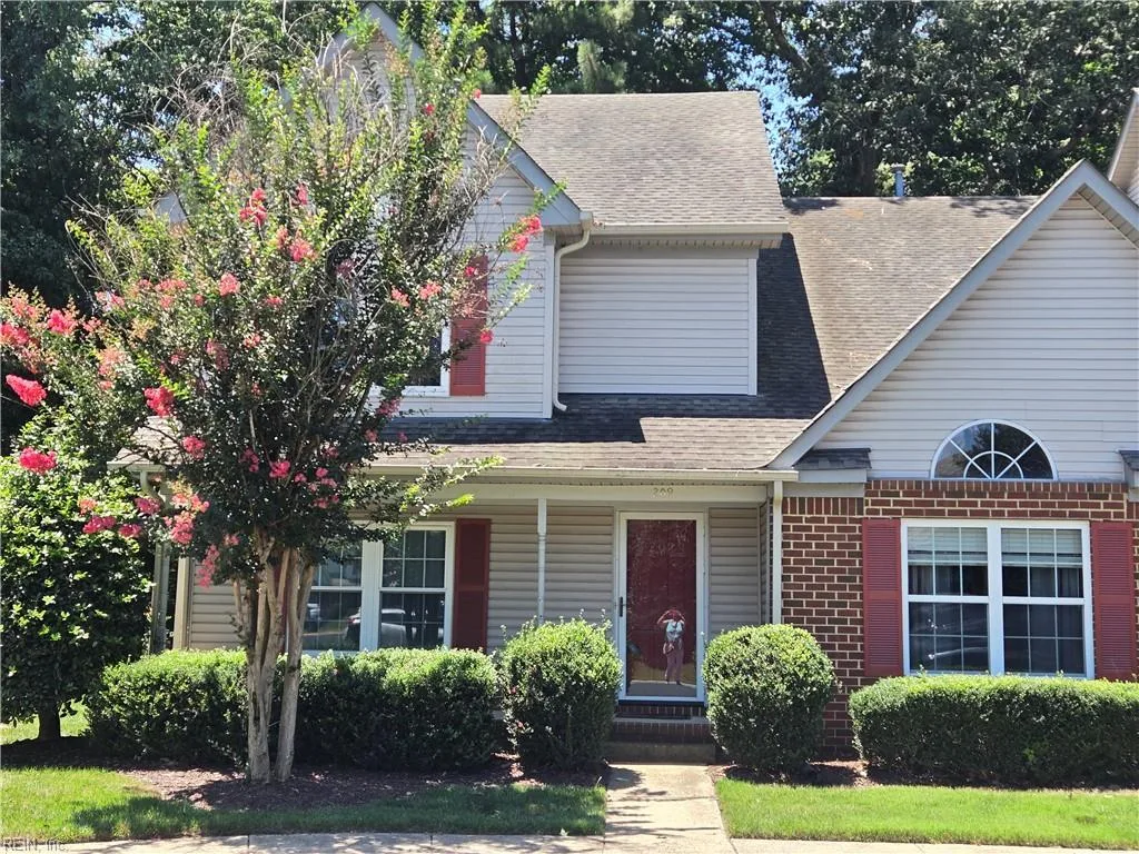 209 North Hill LN, CHESAPEAKE VA 23322