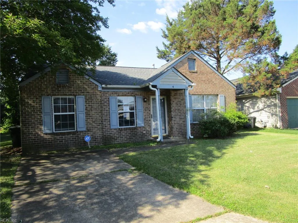 4 Roy CT, HAMPTON VA 23666