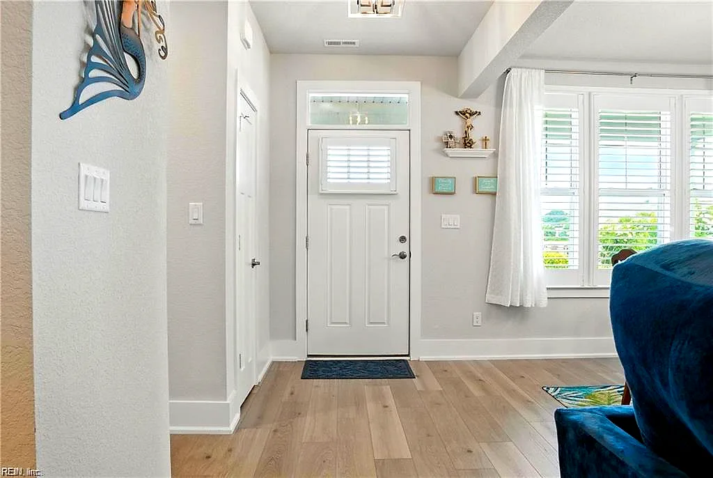 201 Cove Rch, Suffolk — photo