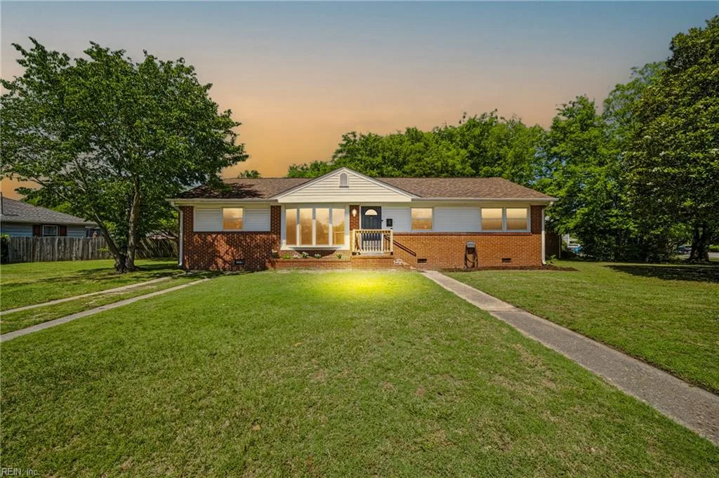 2 Lynnhaven DR, HAMPTON VA 23666