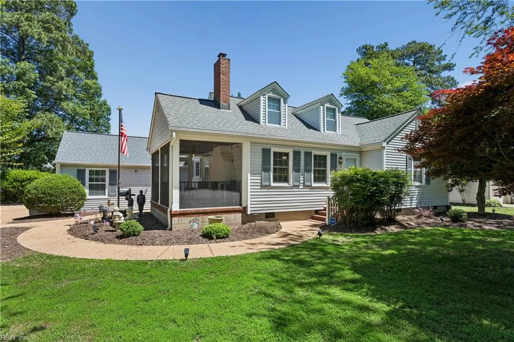 327 Deep Creek RD, NEWPORTNEWS VA 23606
