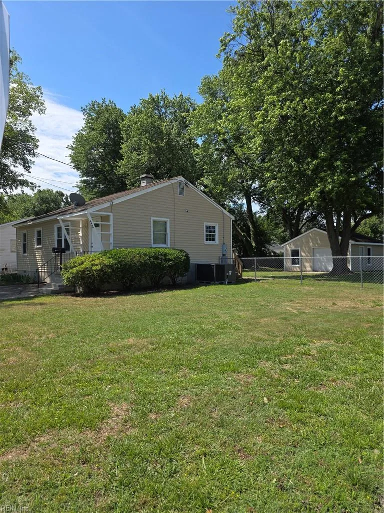 22 Gumwood DR, HAMPTON VA 23666