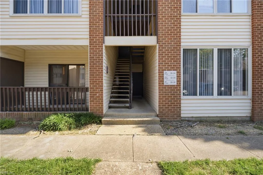 28 Pacific DR #2, HAMPTON VA 23666