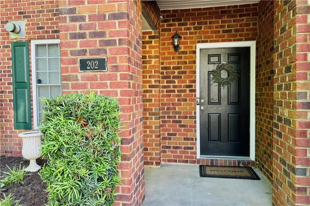 202 Lakeview Cv, Smithfield — photo