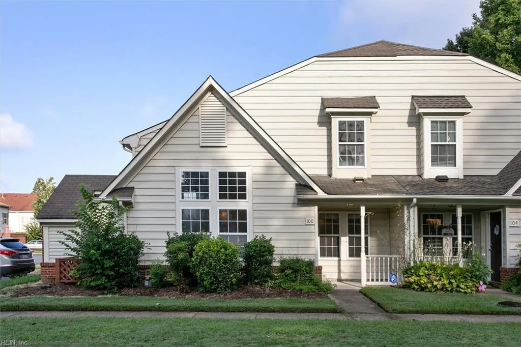 100 Post Oak RD, YORKTOWN VA 23693