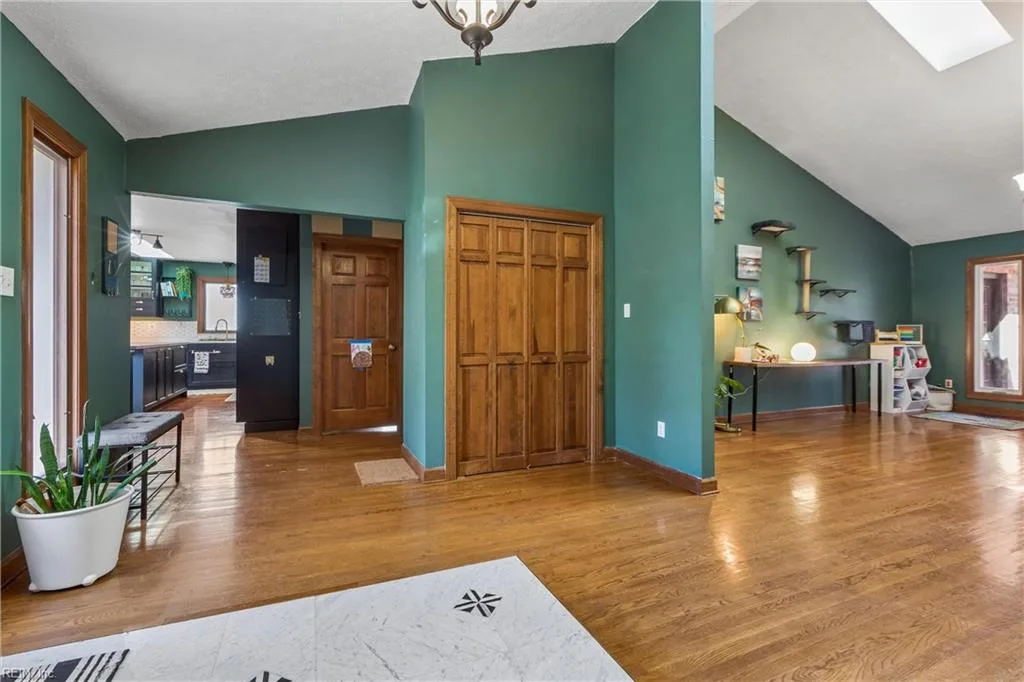221 Woodburn Dr, Hampton — photo