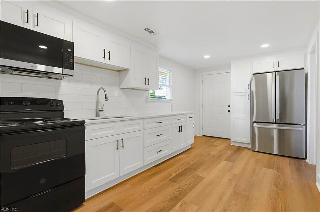 26 Bernard AVE, HAMPTON VA 23669