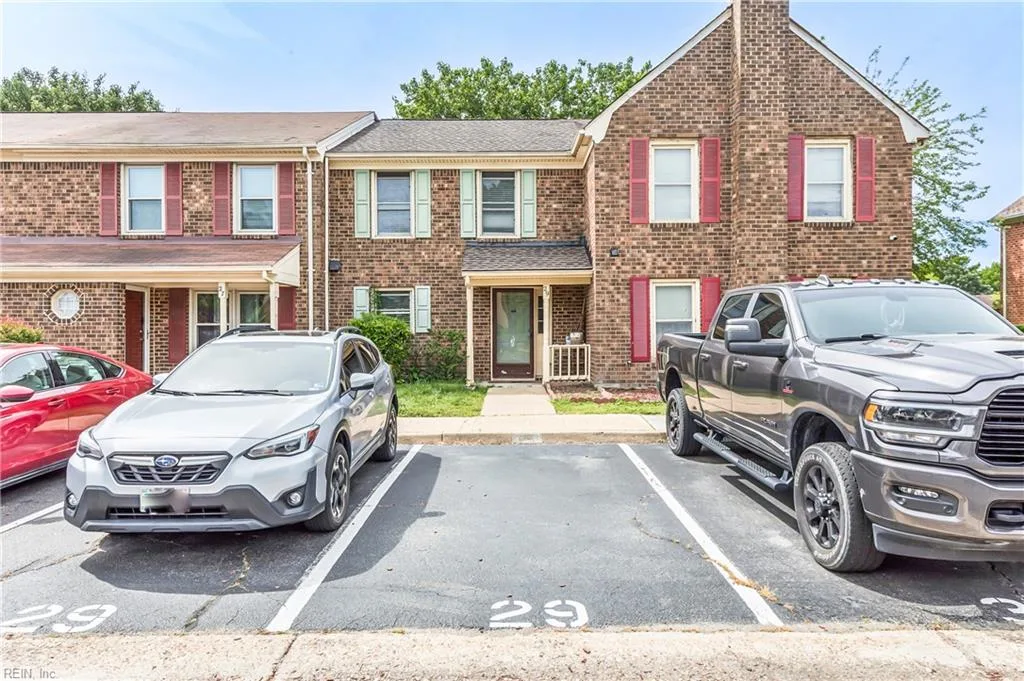 29 Glascow WAY, HAMPTON VA 23669