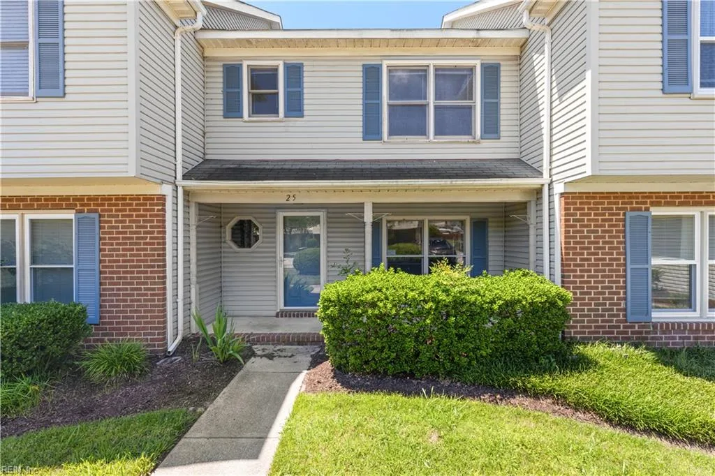 25 Hollis Wood DR, HAMPTON VA 23666