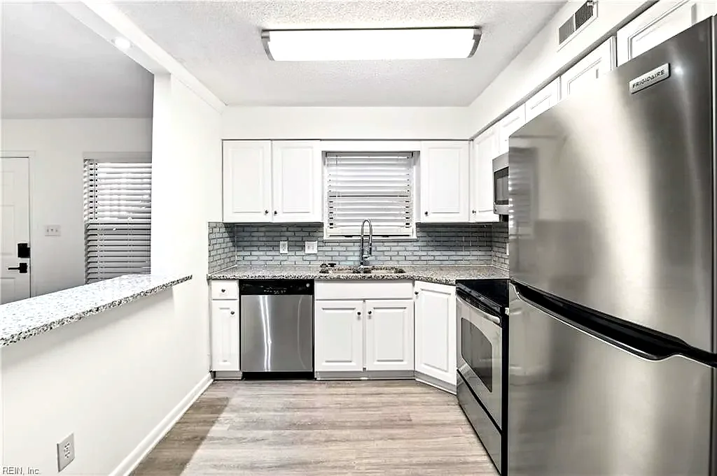 149 Windsor Castle Dr #E, Newport News — photo