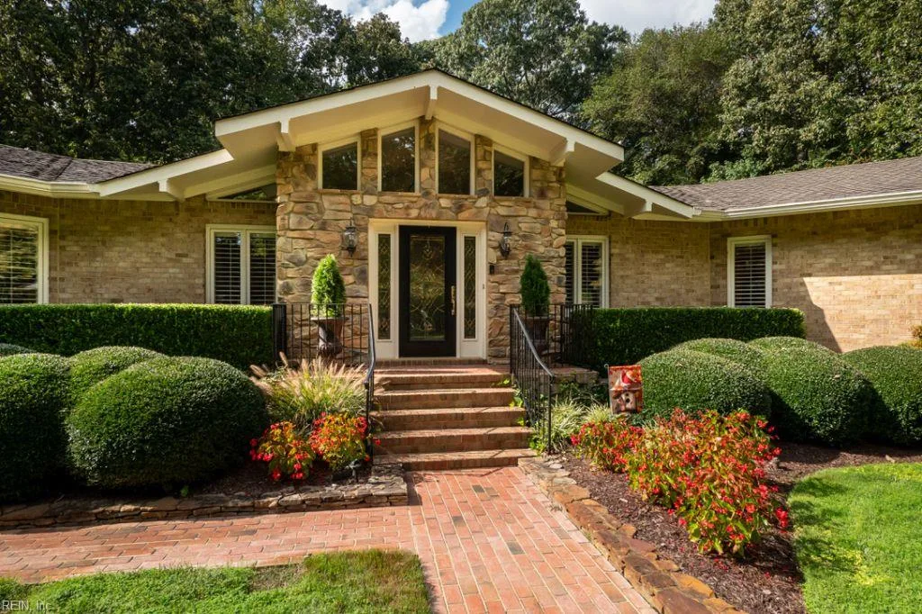 517 Woodards Ford RD, CHESAPEAKE VA 23322