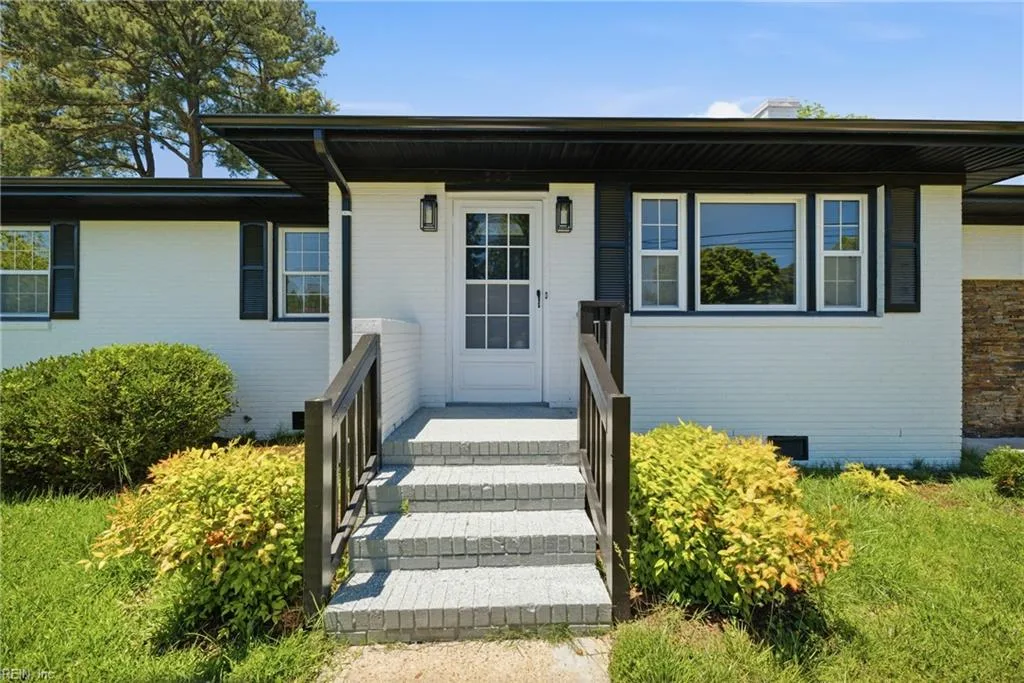 302 Chandler Harper Dr, Portsmouth — photo