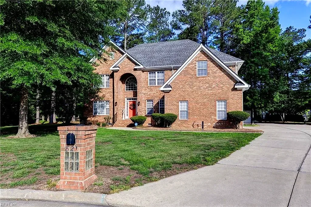 821 Edinburgh CT, SMITHFIELD VA 23430