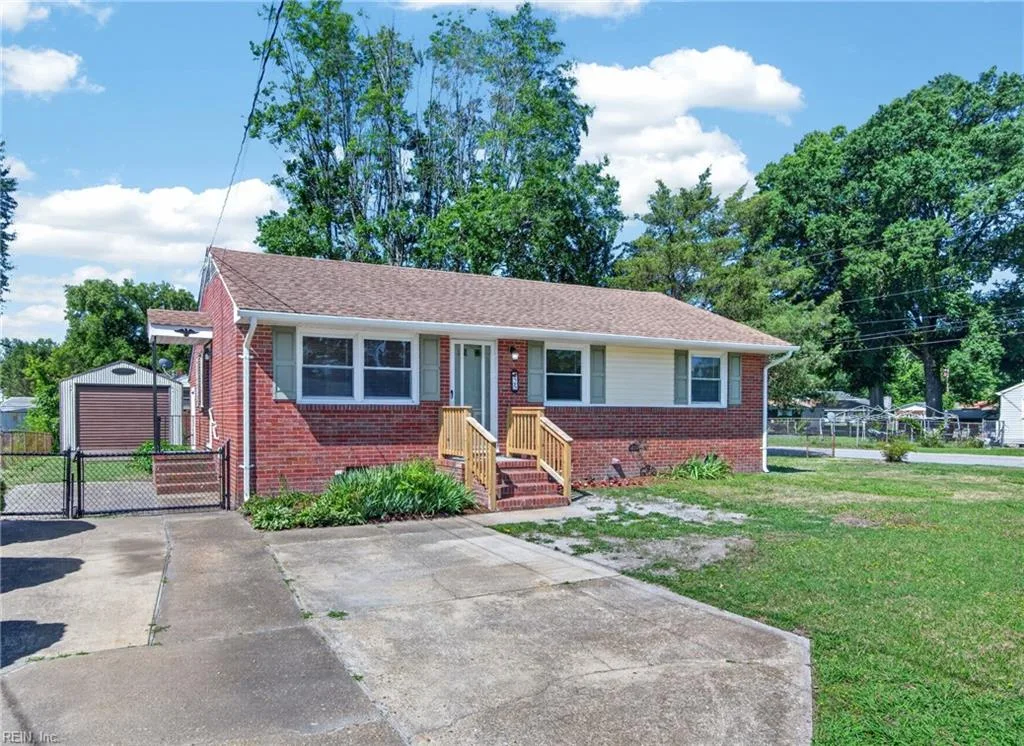 25 Berkley DR, HAMPTON VA 23663