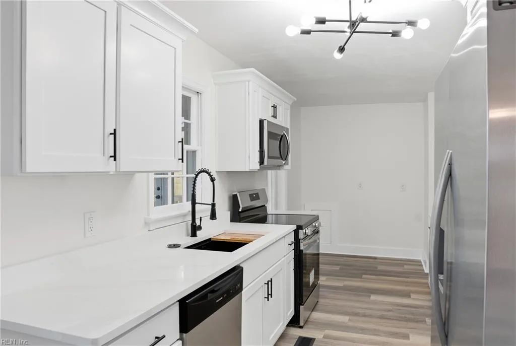 2 Park Manor RD, PORTSMOUTH VA 23701