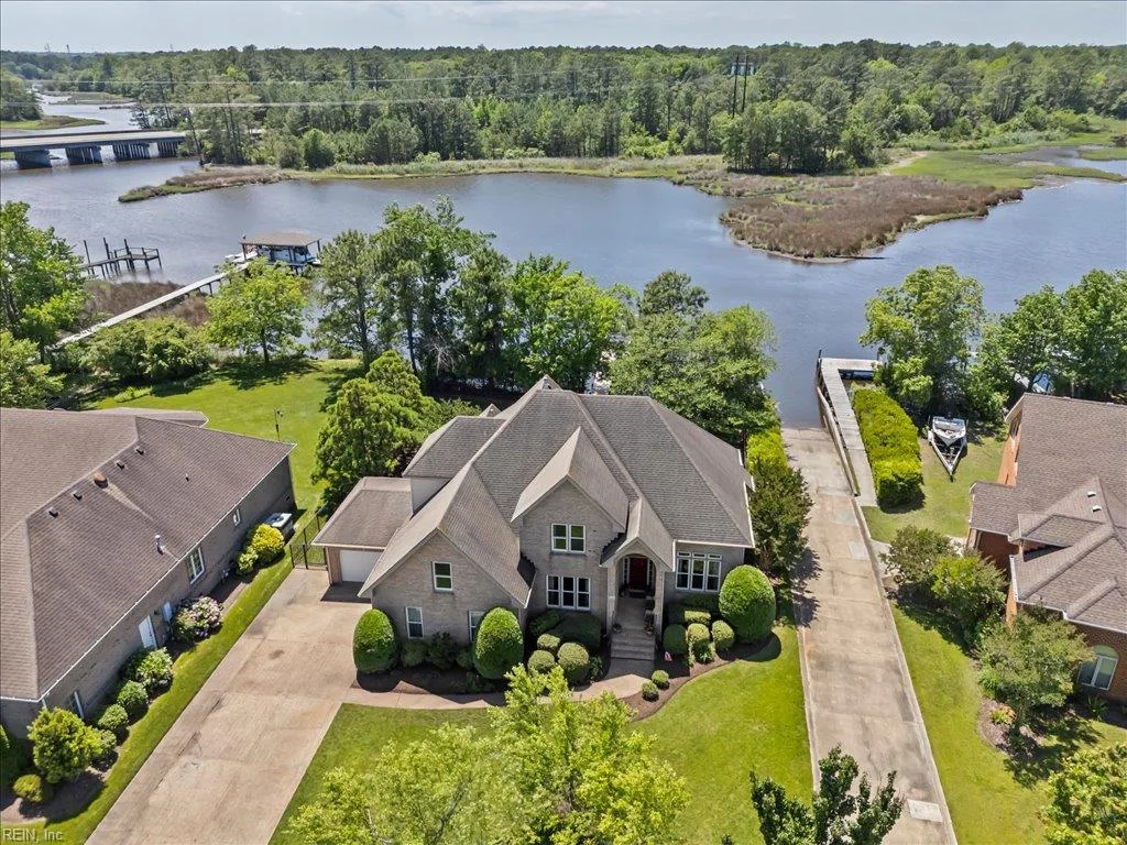404 Bracey WAY, CHESAPEAKE VA 23323
