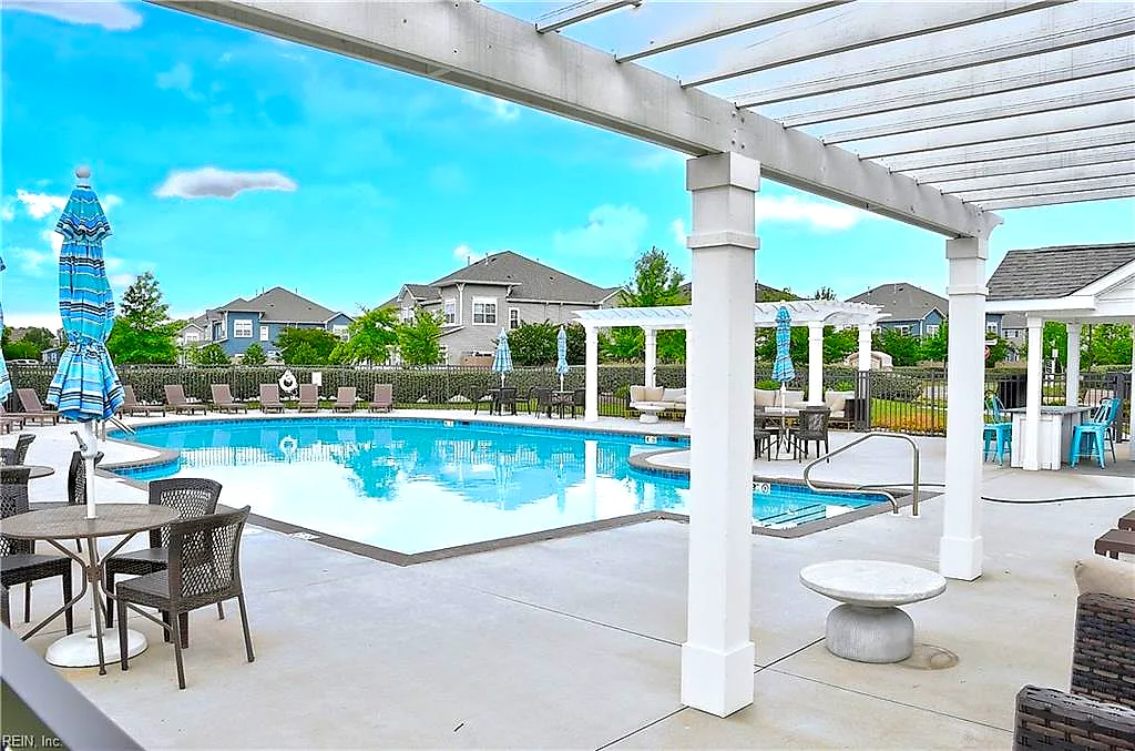 1733 Dromolin Dr #304, Virginia Beach — photo