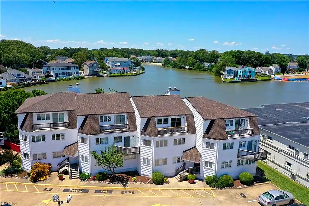 209 Lake Dr, Virginia Beach — photo