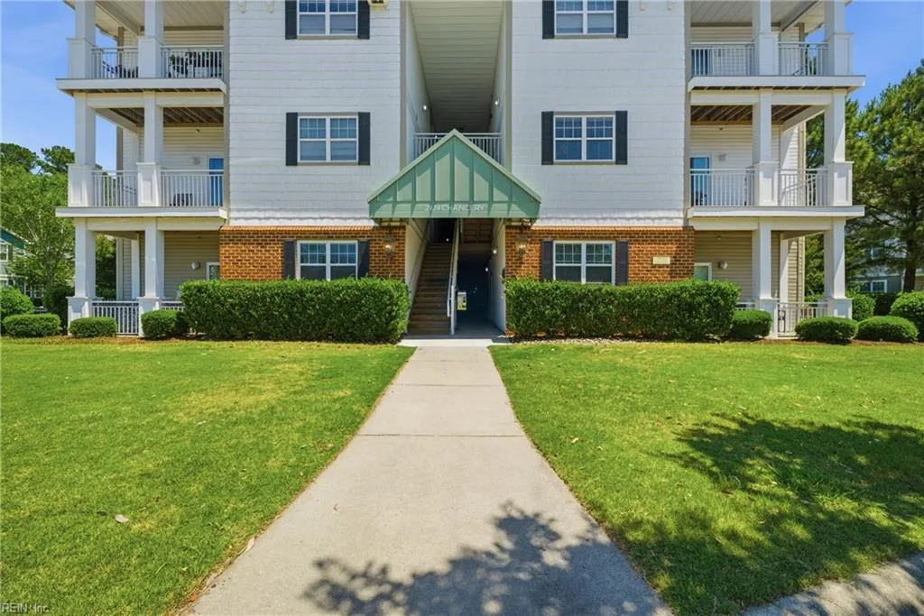 2424 Chancery LN #303, CHESAPEAKE VA 23321