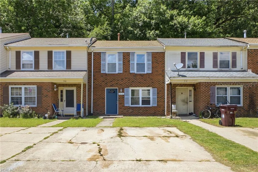 910 Wickford DR, CHESAPEAKE VA 23320
