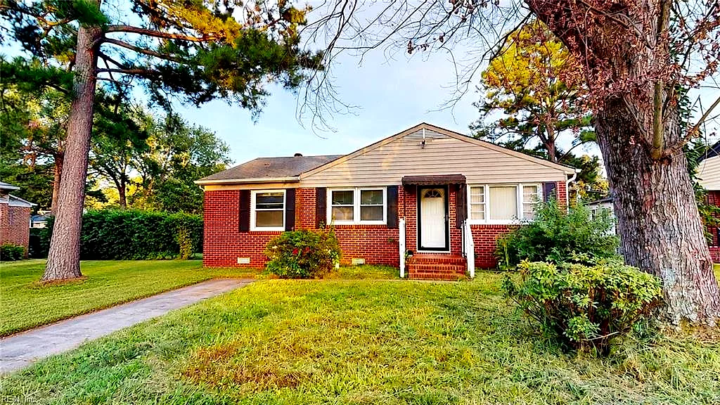 1016 Lyndon CIR, NEWPORT NEWS VA 23605